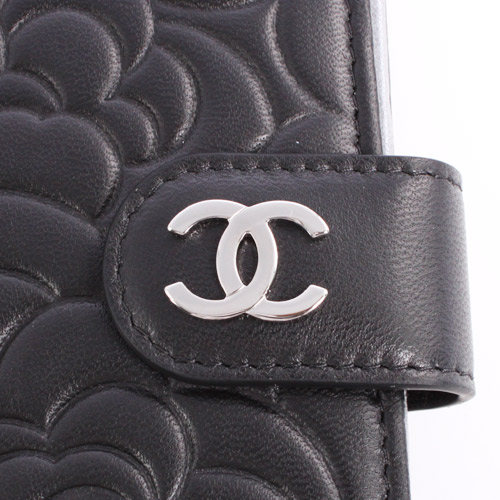 シャネル スーパーコピー CHANEL カメリア ラムスキン 二つ折財布 ブラック＆シルバー A50087 