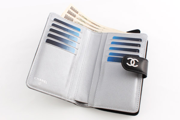 シャネル スーパーコピー CHANEL カメリア ラムスキン 二つ折財布 ブラック＆シルバー A50087 