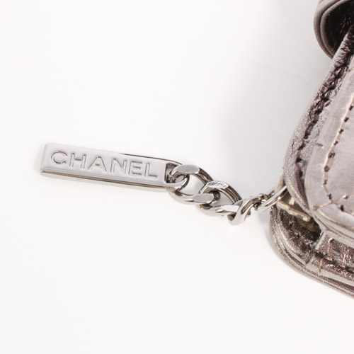 シャネル スーパーコピー CHANEL キルティング＆ストライプ 二つ折財布 メタリックシルバー A39330