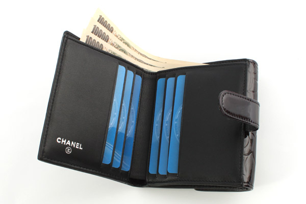 シャネル スーパーコピー CHANEL カメリア エナメル 二つ折財布 ブラック＆シルバー A47422