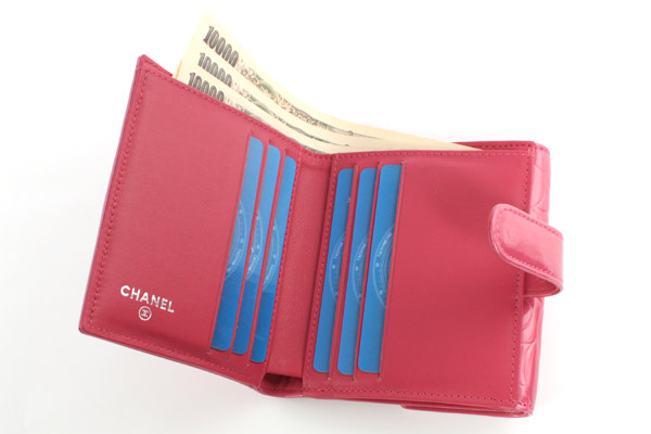 シャネル スーパーコピー CHANEL カメリア エナメル 二つ折財布 ピンク＆シルバー A47422