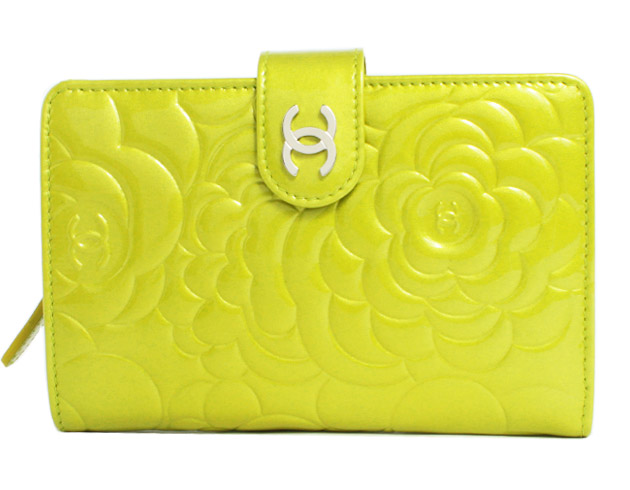 シャネル スーパーコピー CHANEL カメリア エナメル 二つ折財布 ライムグリーン＆シルバー A50087