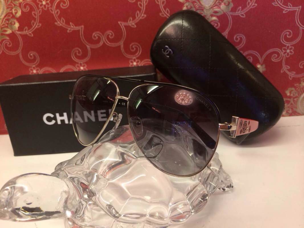 2014年の新作 Chanel シャネルスーパーコピー樹脂ダイヤモンドトゥルーカラーサングラスレディースサングラス G23