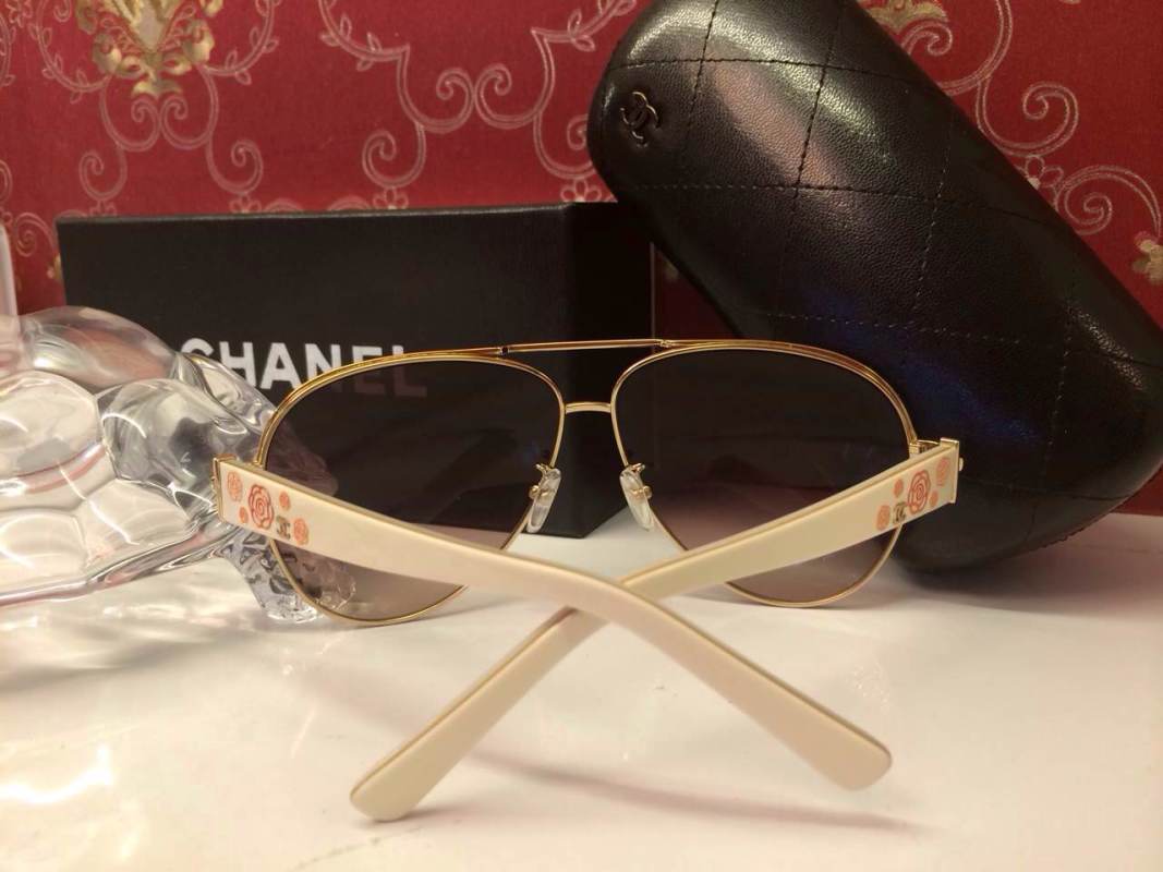 2014年の新作 Chanel シャネルスーパーコピー樹脂ダイヤモンドトゥルーカラーサングラスレディースサングラス G23