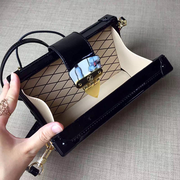 2015新作 Louis Vuitton(ルイヴィトンコピー)★PETITE MALLE★ショルダーバッグM50512