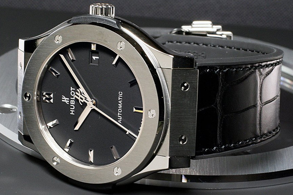ウブロスーパーコピー HUBLOT クラシック フュージョン チタニウム 45mm 511.NX.1171.RX