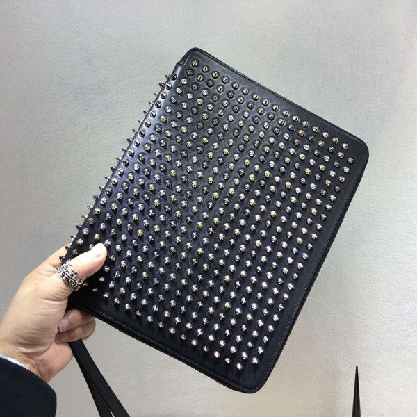 TOPセラー賞受賞┃ルブタン 財布 コピー┃Spiked leather iPad case