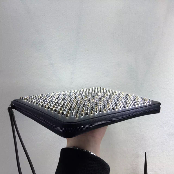 TOPセラー賞受賞┃ルブタン 財布 コピー┃Spiked leather iPad case