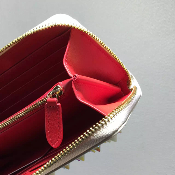 SS16新作 ルブタン 財布 コピー Christian Louboutin スタッズ長財布 アイボリー