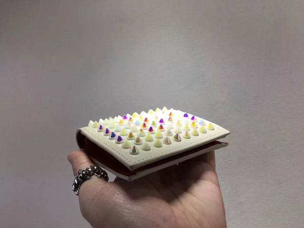 2016新作 Christian Louboutin ルブタン 財布 コピー Paros Billfold Ivory Spikes 二つ折り財布 1165112M428