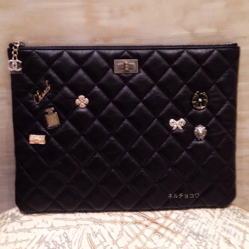 2016春夏新作　Chanel シャネルスーパーコピー　チャーム　エンブロイダリー　カーフスキン　クラッチポーチ　ブラック   