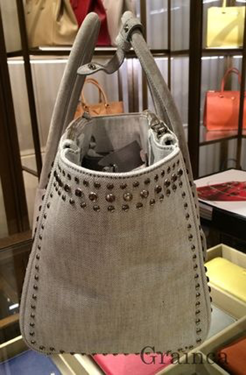 プラダPRADA最新作をセールでゲット  ビジュー スタッズ付き