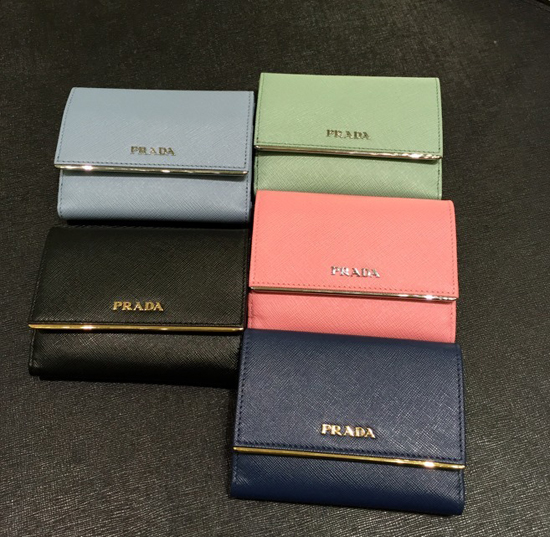 《ギフト包装でプレゼントに人気♪》PRADAサフィアノ財布