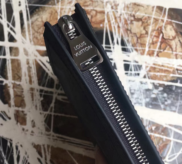 ルイヴィトンスーパーコピー  ダミエ･グラフィット キャンバス ポシェット・ヴォワヤージュMM N62260