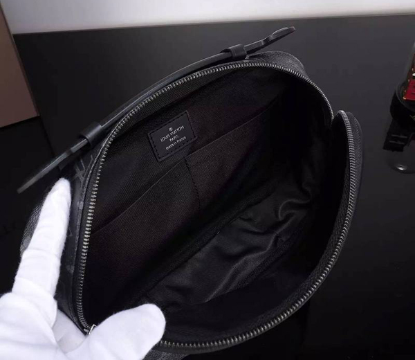 ルイヴィトンバックスーパーコピー バムバッグ M42906