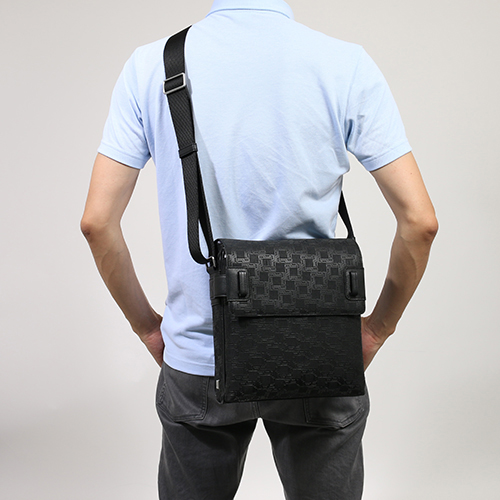 ダンヒル dunhill ディーエイト 【D-8】 カーフレザー＆塩化ビニール ショルダーバッグ ブラック L3RG60A 