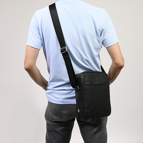 ダンヒル dunhill ディーエイト 【D-8】 カーフレザー＆塩化ビニール ショルダーバッグ ブラック L3LH61A