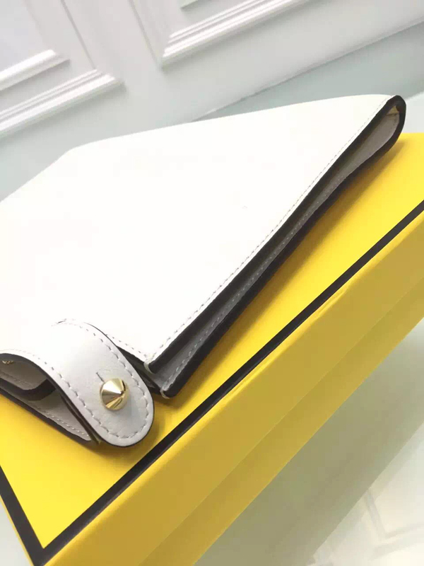 2016新作FENDI フェンディ スーパーコピー PEEKABOO クラッチ 8BP1025AWF0658