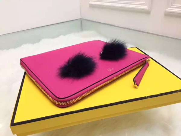 2015新作！FENDI フェンディ スーパーコピー ☆iPadも入る！ファー付 モンスタークラッチバッグ