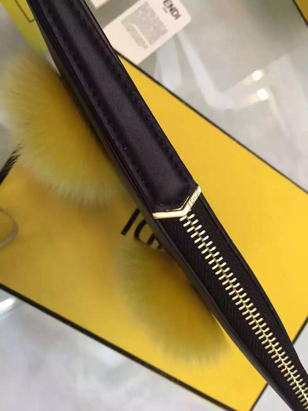 2015新作 FENDI フェンディ スーパーコピー キュートなモンスター クラッチバッグ ブラック