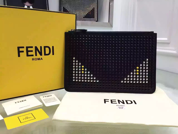 SENSE掲載 新作 FENDI フェンディ スーパーコピー バッグバグズスタッズクラッチ