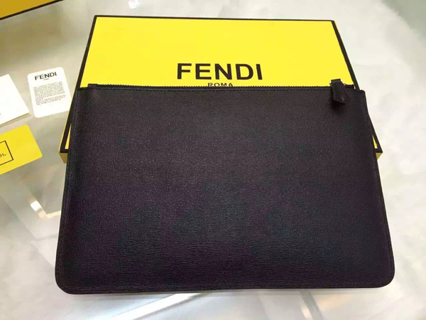 SENSE掲載 新作 FENDI フェンディ スーパーコピー バッグバグズスタッズクラッチ