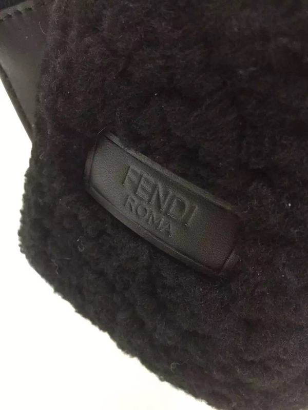 2016秋冬最新作【希少限定】FENDI フェンディ スーパーコピー モンスタームートン バックパック 8BZ03648VF044N