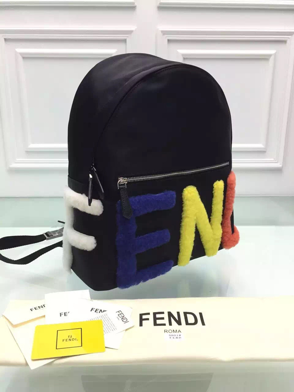 2016秋冬最新作 FENDI フェンディ スーパーコピー【7VZ012 2WP】ZAINO STONDATO NYLON 大き目モコモコ文字が可愛すぎBlack