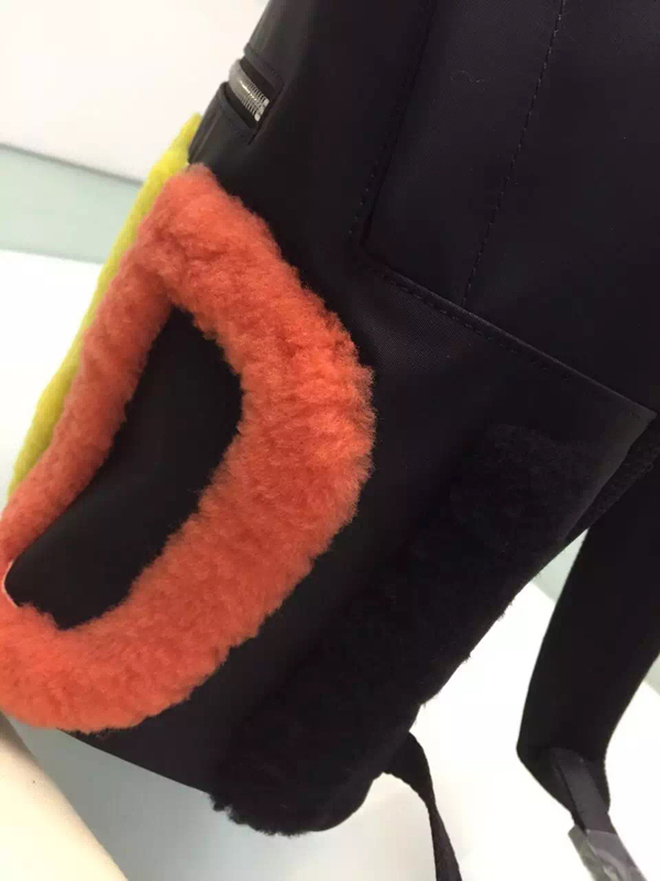 2016秋冬最新作 FENDI フェンディ スーパーコピー【7VZ012 2WP】ZAINO STONDATO NYLON 大き目モコモコ文字が可愛すぎBlack
