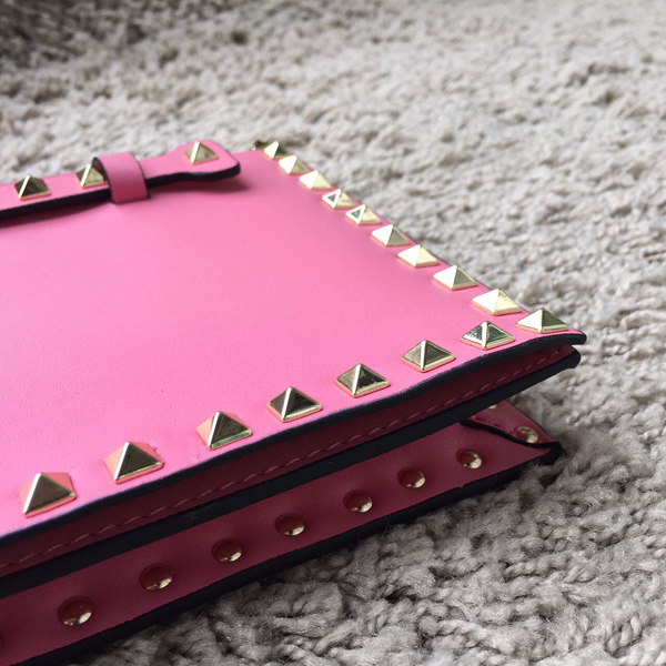 2016新作【Valentino ヴァレンティノスーパーコピー】Rockstudクラッチ ピンク IW9B0399NWB