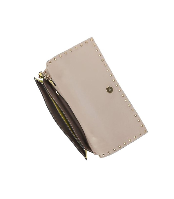 15SS【Valentino ヴァレンティノスーパーコピー】人気のRockstud YELLOW LEATHER CLUTCH IW2B0399 NBD N18