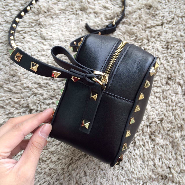2016新作 Valentino ヴァレンティノスーパーコピー ロックスタッズ ショルダー 黒