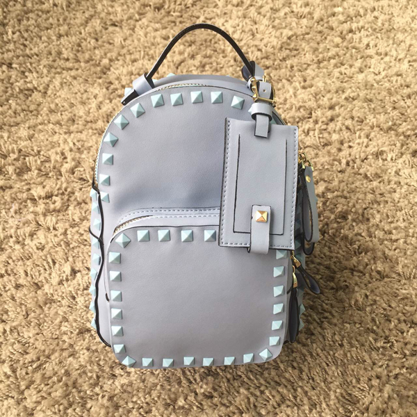 15新作 Valentino ヴァレンティノスーパーコピー★ 人気のロックスタッズバックパック ミニ ライトブルー