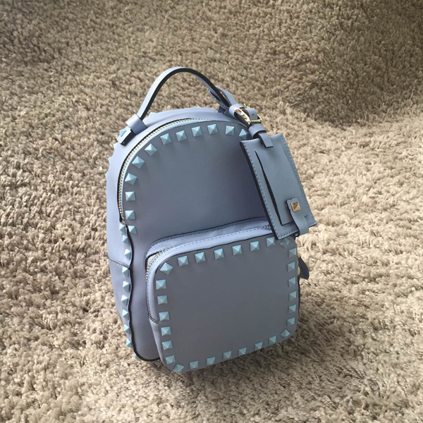 15新作 Valentino ヴァレンティノスーパーコピー★ 人気のロックスタッズバックパック ミニ ライトブルー