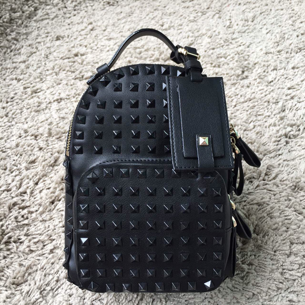 15新作 Valentino ヴァレンティノスーパーコピー バックパック Black