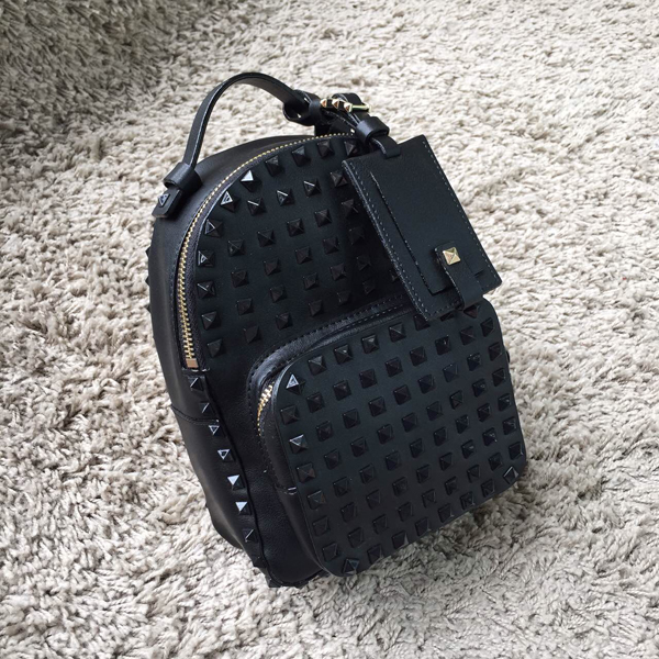15新作 Valentino ヴァレンティノスーパーコピー バックパック Black
