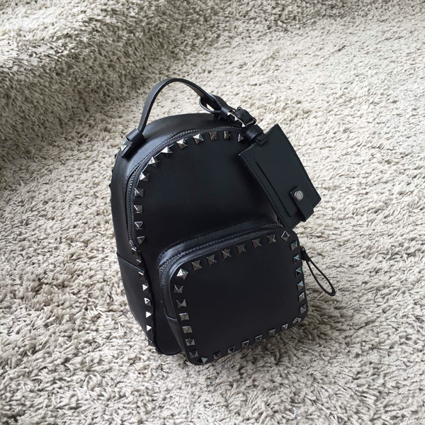 2016AW Valentino ヴァレンティノスーパーコピー★ 人気のロックスタッズバックパック ミニ Black