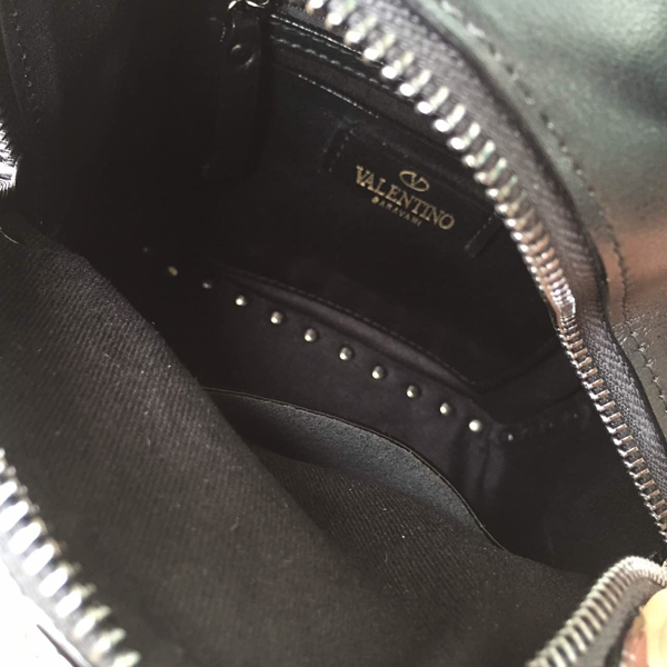 2016AW Valentino ヴァレンティノスーパーコピー★ 人気のロックスタッズバックパック ミニ Black