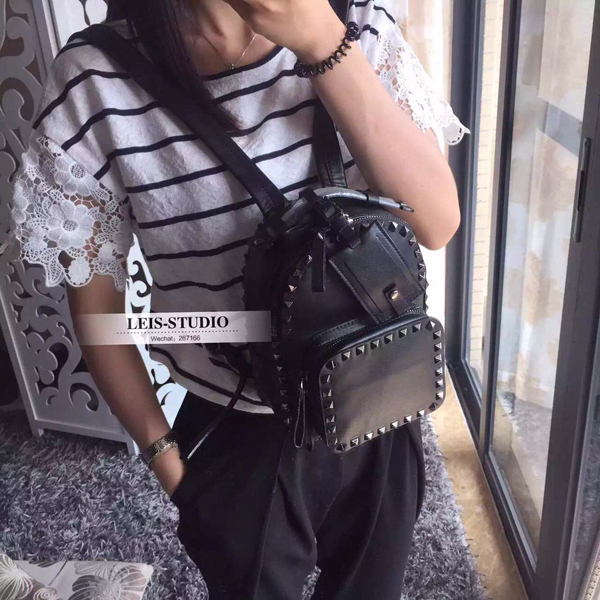 2016AW Valentino ヴァレンティノスーパーコピー★ 人気のロックスタッズバックパック ミニ Black