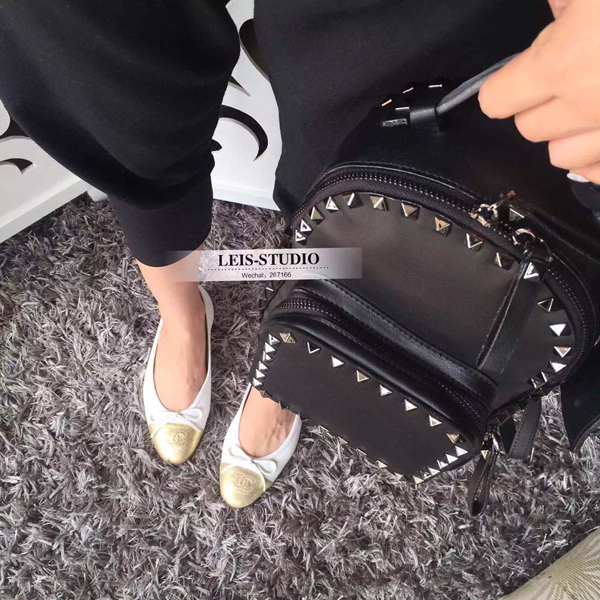 2016AW Valentino ヴァレンティノスーパーコピー★ 人気のロックスタッズバックパック ミニ Black