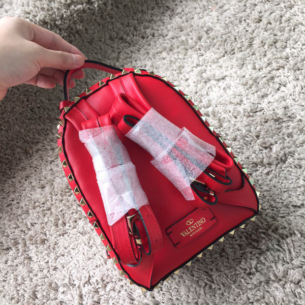 2016AW Valentino ヴァレンティノスーパーコピー★ 人気のロックスタッズバックパック ミニ Red