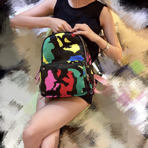 2016新作【Valentino ヴァレンティノスーパーコピー】RockstudバックパックM カモフラ