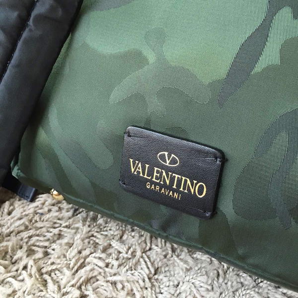 2016新作【Valentino ヴァレンティノスーパーコピー】RockstudバックパックM カモフラ