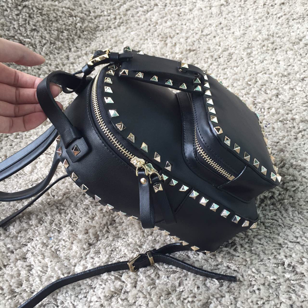 2016新作 Valentino ヴァレンティノスーパーコピー　RockStud leather mini backpack