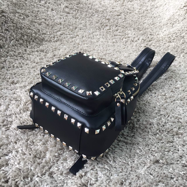 2016新作 Valentino ヴァレンティノスーパーコピー　RockStud leather mini backpack