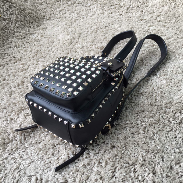 2016新作 Valentino ヴァレンティノスーパーコピー　RockStud leather mini backpack