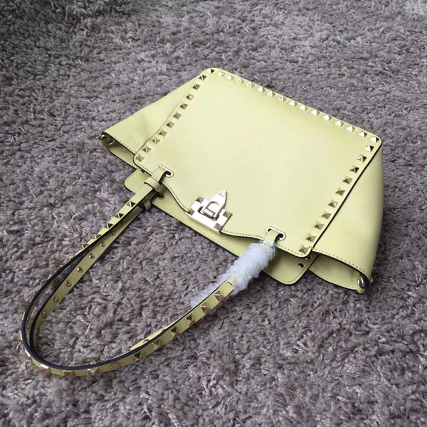 【Valentino ヴァレンティノスーパーコピー】15SS Rockstud/Sライトイエロー IW9B3399NWB