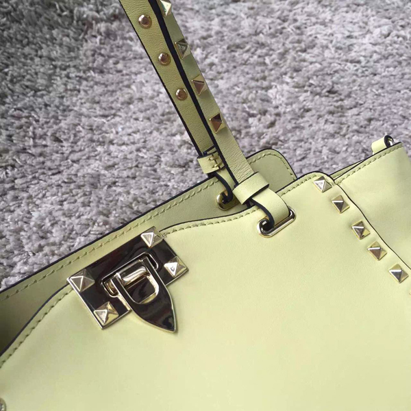 【Valentino ヴァレンティノスーパーコピー】15SS Rockstud/Sライトイエロー IW9B3399NWB