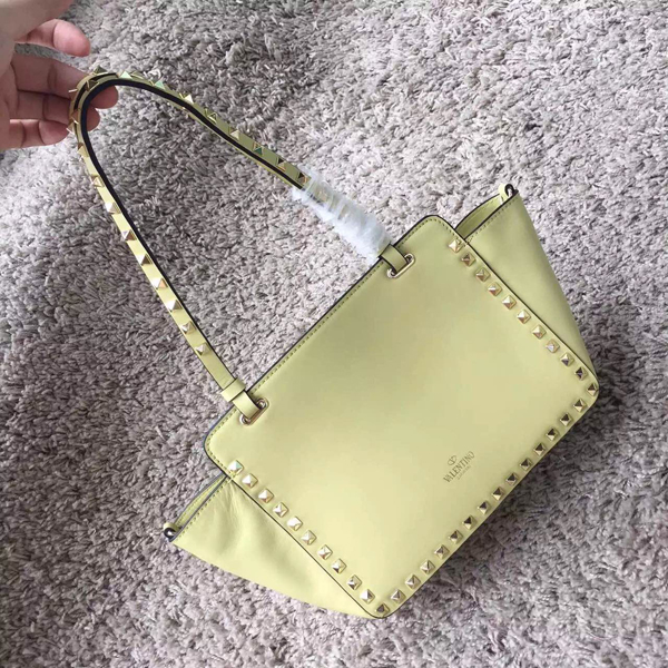 【Valentino ヴァレンティノスーパーコピー】15SS Rockstud/Sライトイエロー IW9B3399NWB