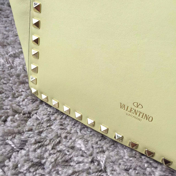 【Valentino ヴァレンティノスーパーコピー】15SS Rockstud/Sライトイエロー IW9B3399NWB